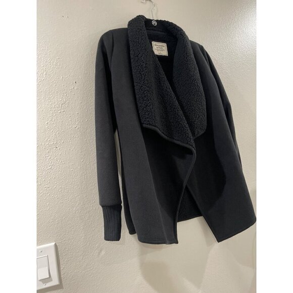 Abercrombie & fitch Womens Black Fuzzy Sweater/Cardigan/Jacket size Small - Picture 3 of 8